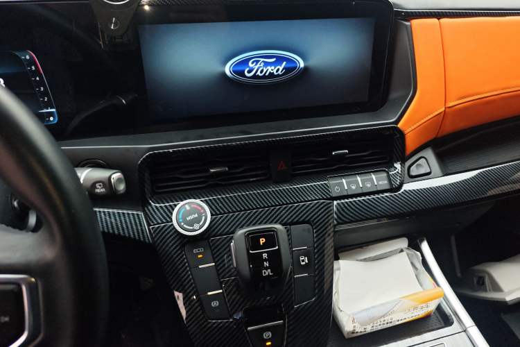 Used Ford Transit 2023 2.0T Diesel Automatic Commercial & Travel Version Mid-axle Low-roof Design 7/8/9-Seater