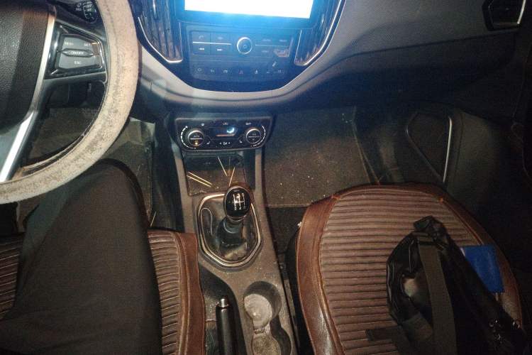 Used FAW Senya R7 2017 1.6L Manual Smart Model Gear Lever