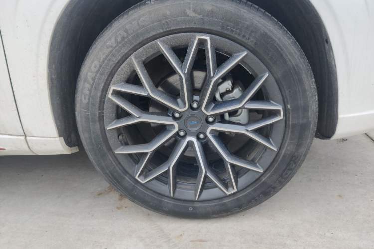 Used CHANGAN OSHAN Z6 2022 Blue Whale 1.5T DCT Smart Edition Right Front Wheel Hub