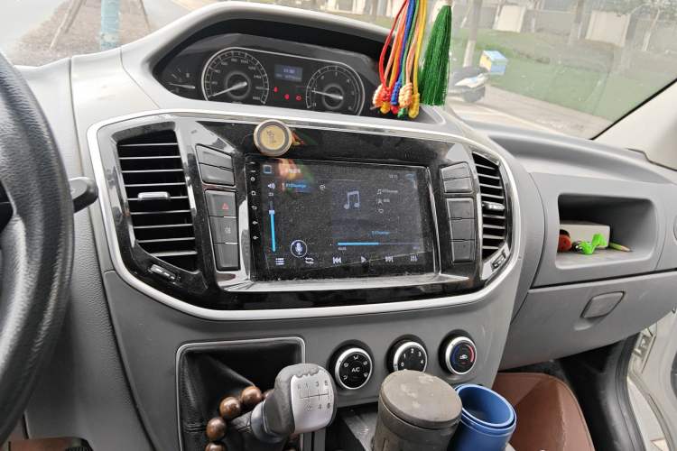 Used SAIC MAXUS Xintu V80 2018 2.5T 6-speed manual Aoyuntong short-wheelbase ultra-low roof 5- or 6-seat model