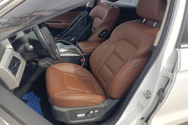 Used Geely Auto Emgrand X7 Sport 2018 1.8TD Automatic Two-Wheel Drive ZhiZun Model with 4G Connectivity Left Front Seat