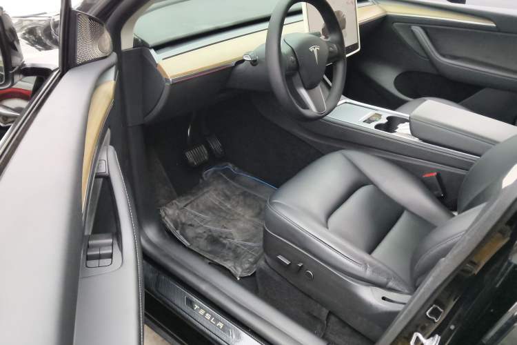 Used Tesla Model Y 2022 Long-Range All-Wheel-Drive Version