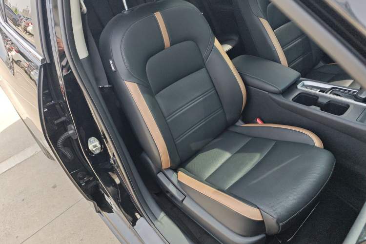 Used Nissan Sylphy 2023 1.6L CVT Black Gold Edition Right Front Seat