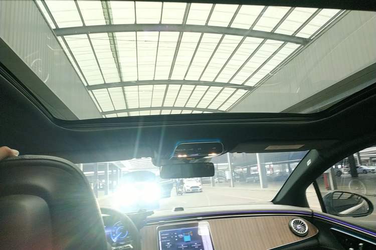 Used Mercedes-Benz EQE 2022 350 Luxury Edition Headliner