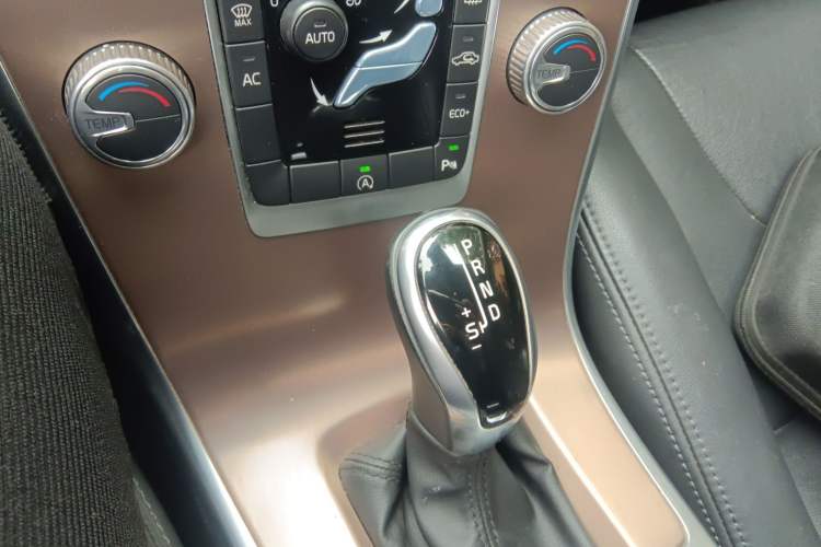 Used Volvo XC60 2017 T5 Smart Upgrade Edition Gear Lever