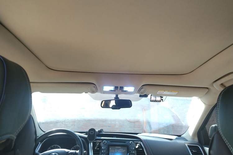 Used Toyota Highlander 2017 2.0T Four-Wheel Drive Luxury Edition 7 Seats Headliner