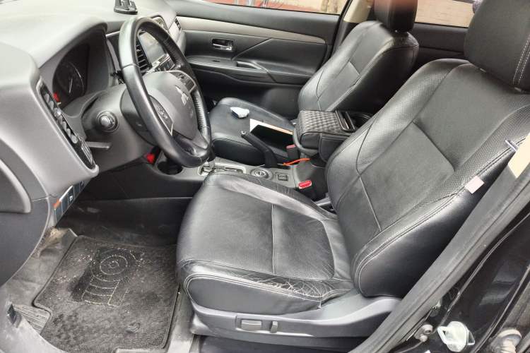 Used Mitsubishi Outlander 2014 2.4L 4x4 Deluxe Value Edition 5 Seats
