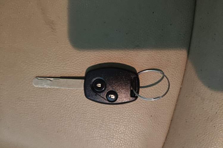 Used Honda CR-V 2010 2.4L automatic four-wheel drive luxury version Vehicle Key