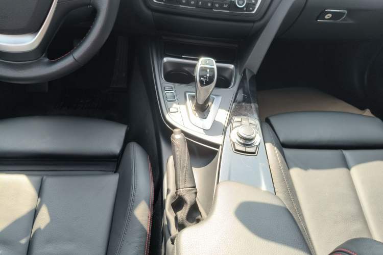 Used BMW 3 Series 2015 320i Sport Design Package
