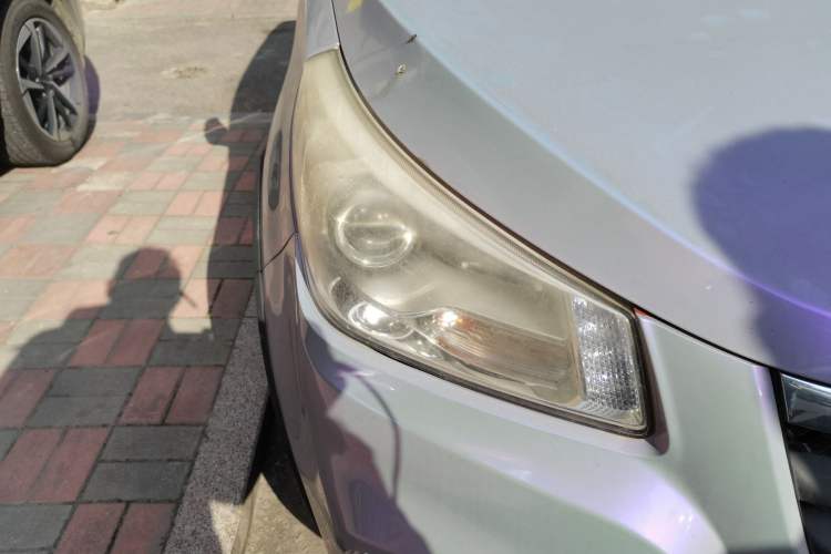 Used FAW Yingzhi G3 2014 1.5L Manual ZhiZun Edition Right Front Headlight