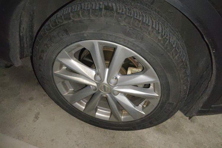 Used Nissan Qashqai 2016 2.0L CVT Elite Edition Right Front Wheel Hub