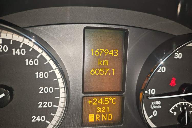 Used Mercedes-Benz Viano  Odometer Close Up