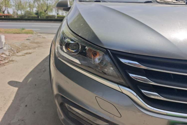 Used Baojun 310W 2017 1.5L Manual Comfort Version China V Right Front Headlight