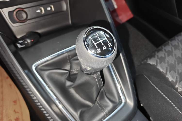 Used MG ZS 2020 Global Bestseller 1.5L Manual Comfort Edition Gear Lever