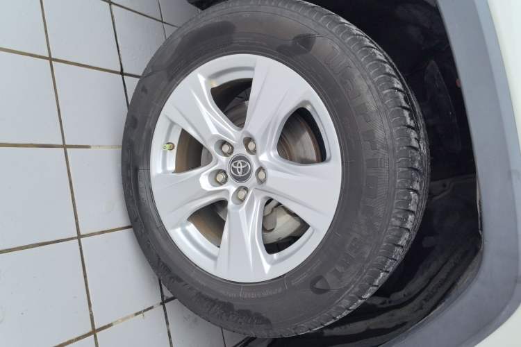 Used Toyota RAV4 2020 2.0L CVT Two-Wheel Drive Urban Edition Left Front Wheel Hub