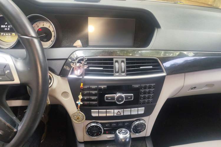 Used Mercedes-Benz C-Class 2011 C 200 CGI Fashion Model Audio And AC Panel