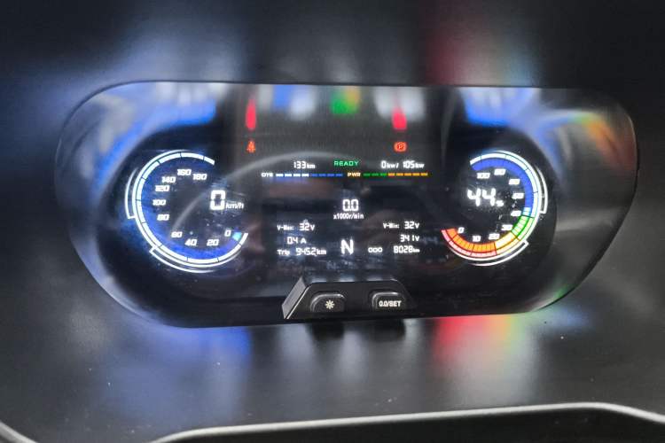 Used CHANGAN KAICHENG Ruixing EM80 2025 Passenger Version Comfort Model 6 Seats 300 km Liftback Door