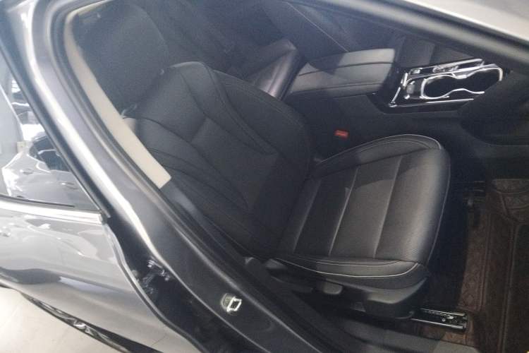 Used Buick Envision 2022 Encore S 552T Two-Wheel-Drive Luxury Model Right Front Seat