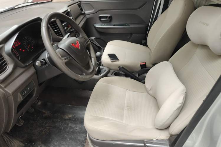 Used Wuling Hongguang V 2022 1.5L Jingqu Edition Enclosed-Window Vehicle with Hydraulic Power Steering LAR Left Front Seat