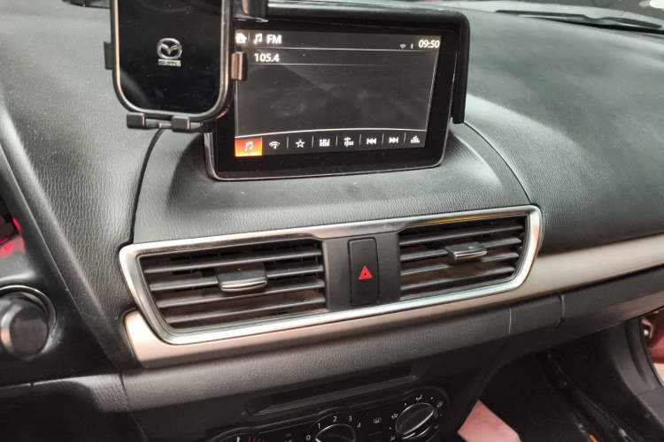 Used Mazda 3 Axela 2014 Sedan 1.5L Manual Comfort Model