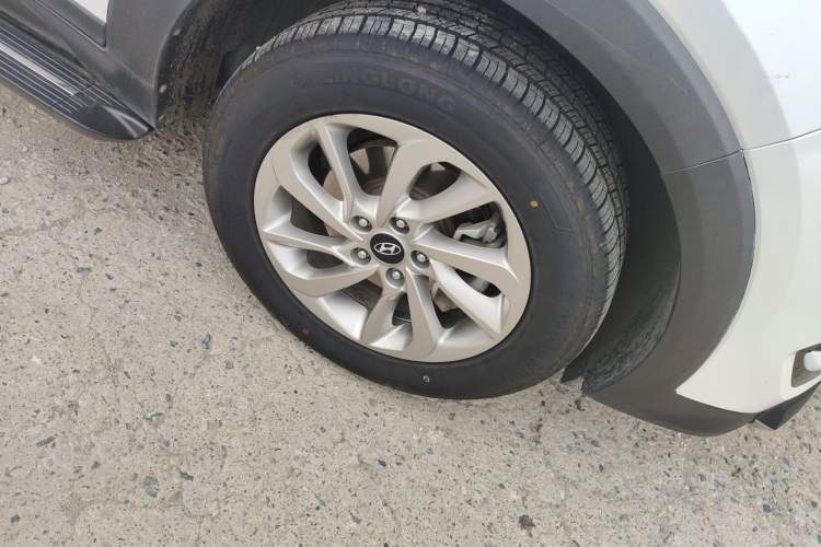 Used Hyundai Tucson 2018 1.6T Dual-Clutch Two-Wheel Drive 15th Anniversary Special Edition Right Front Wheel Hub