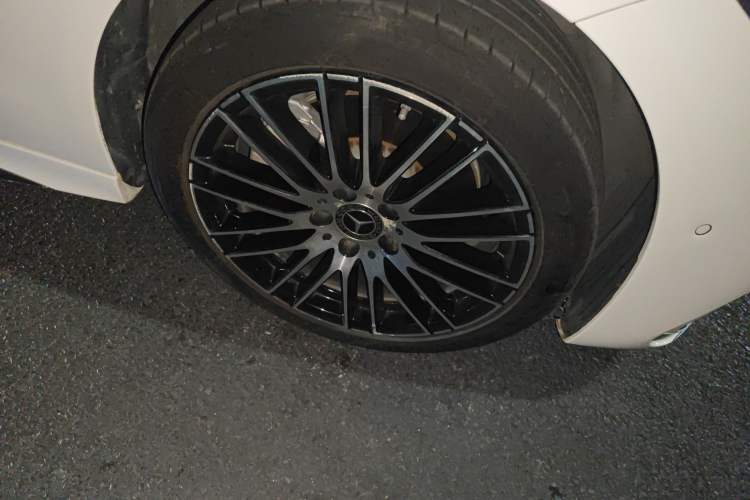 Used Mercedes-Benz C-Class 2023 C 260 L Sport Edition Right Front Wheel Hub