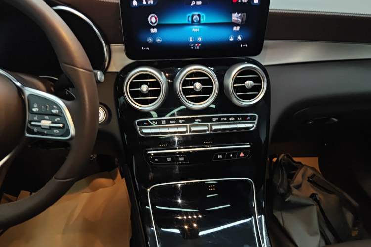 Used Mercedes-Benz GLC 2022 Facelifted GLC 260 L 4MATIC Dynamic Edition Audio And AC Panel