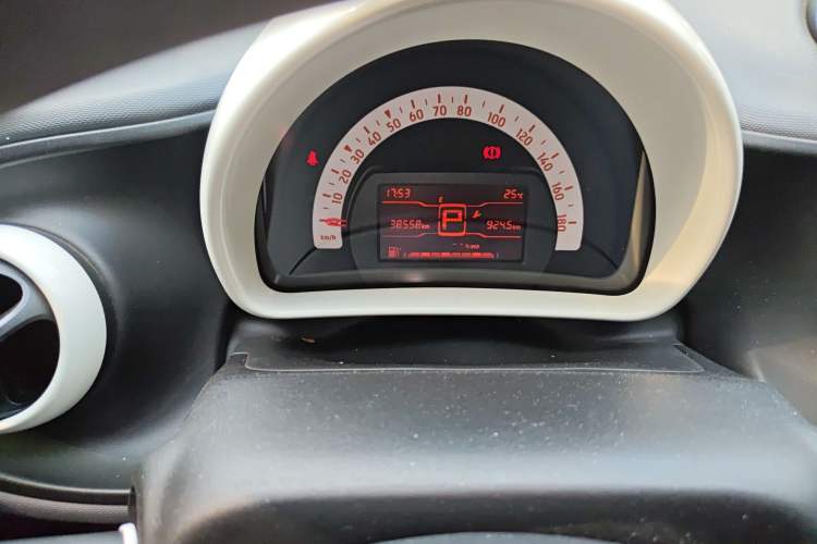 Used smart forfour 2018 1.0L 52 kW Dynamic Edition Instrument Cluster