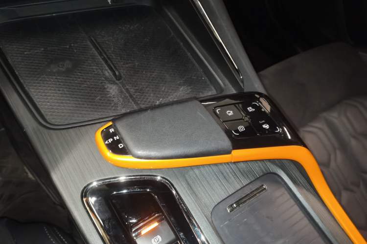 Used CHANGAN UNI-T 2021 1.5T Sport Edition Flagship Version Gear Lever