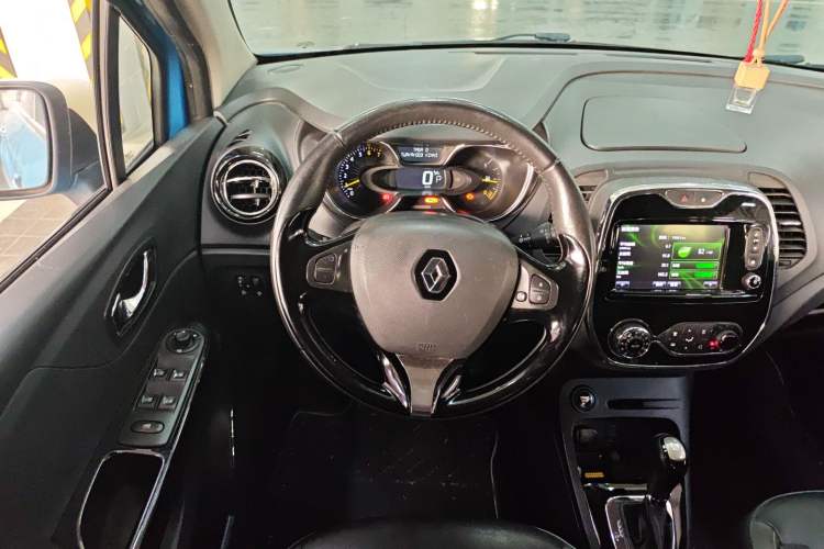 Used Renault Captur 2015 1.2T Automatic Luxury First Edition Steering Wheel
