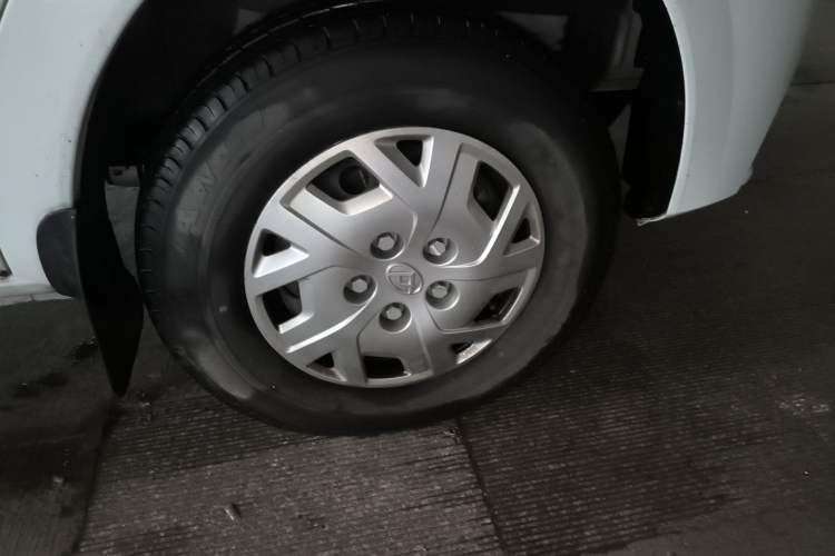 Used SAIC MAXUS Xintu V80 2023 2.0T Manual Classic Aoyuntong Short Wheelbase Mid-Roof 5/6-Seater