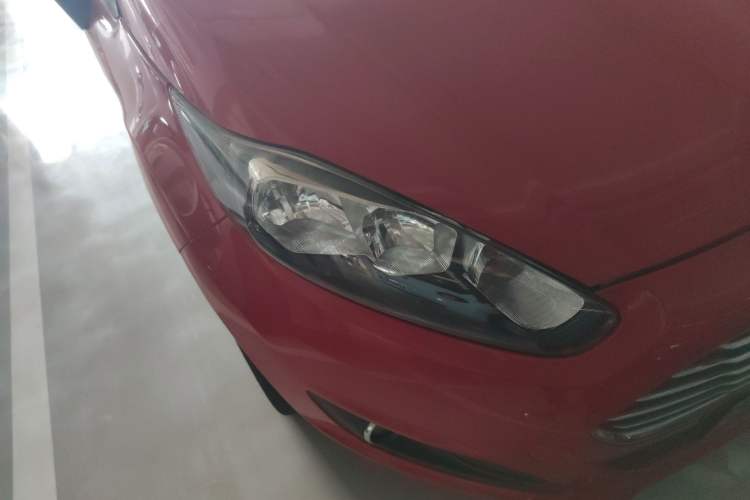 Used Ford Fiesta 2013 Hatchback 1.5L Automatic Fashion Edition Right Front Headlight