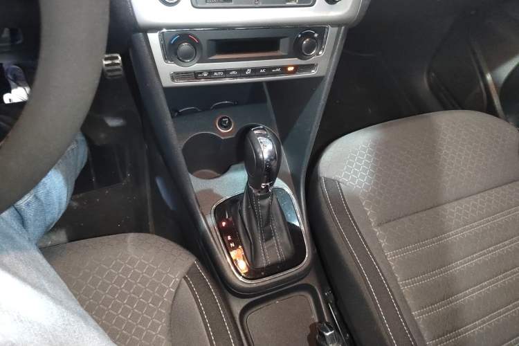 Used Volkswagen Polo 2014 1.6L Cross Polo Automatic Gear Lever