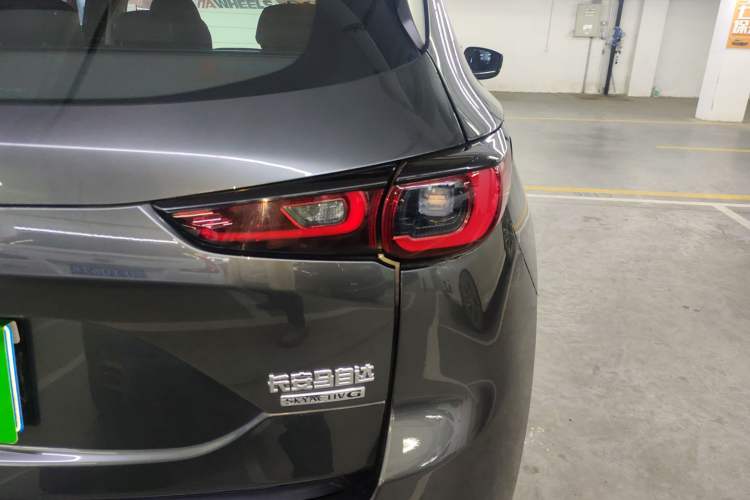 Used Mazda CX-5 2024 2.0L Automatic Two-Wheel Drive ZhiShang Version Right Rear Taillight