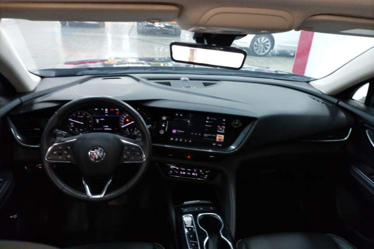 Used Buick Envision 2023 Encore Plus 652T Five-Seat Luxury Model Center Console