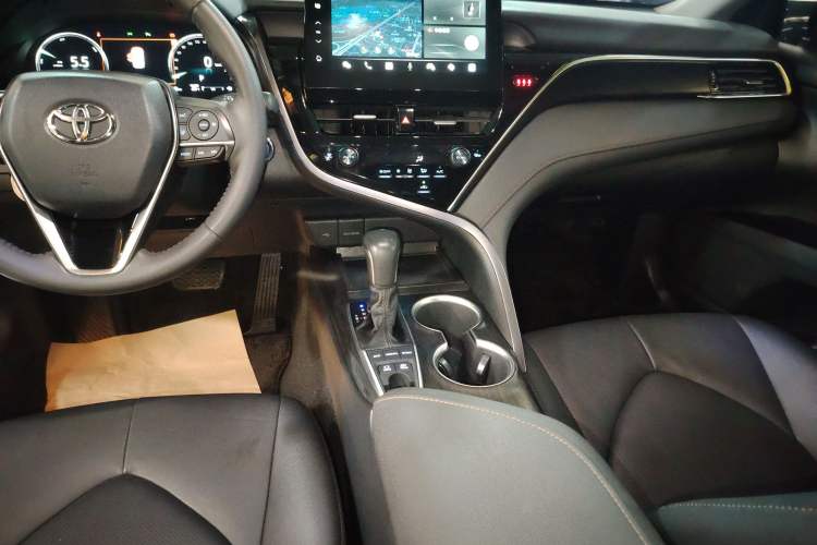 Used Toyota Camry 2021 Dual-Motor 2.5HG Luxury Edition Audio And AC Panel