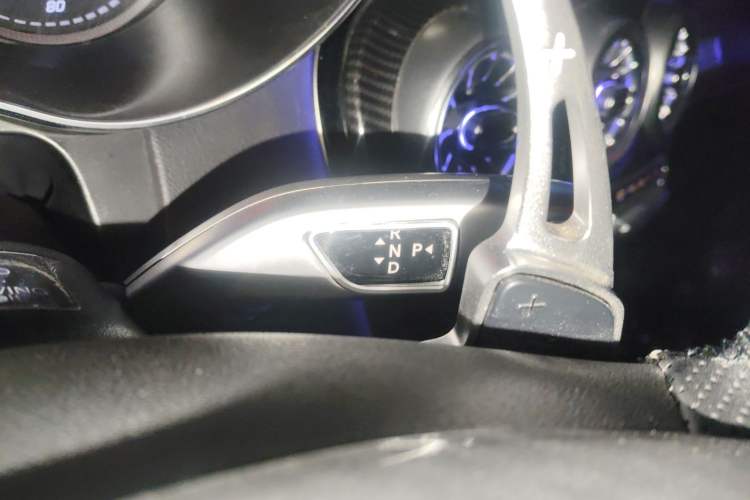 Used Mercedes-Benz GLC 2019 Facelift GLC 260 L 4MATIC Luxury Model Gear Lever