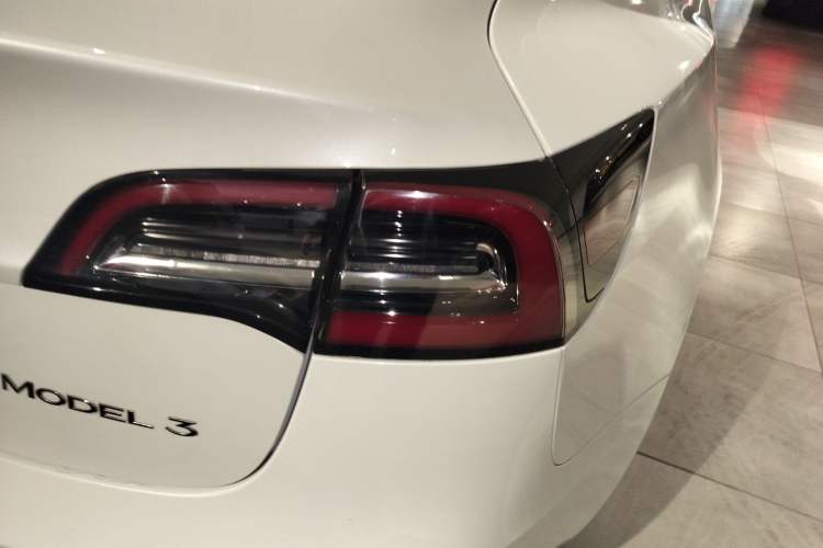 Used Tesla Model 3 2020 Revised Version Standard Range Rear-Wheel Drive – Upgraded Edition Right Rear Taillight