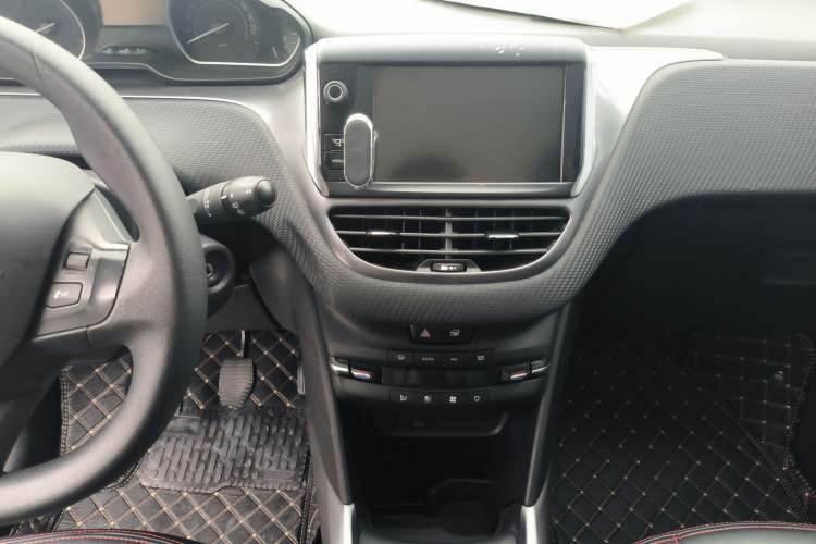 Used Peugeot 2008 2014 1.6L Manual Fashion Edition