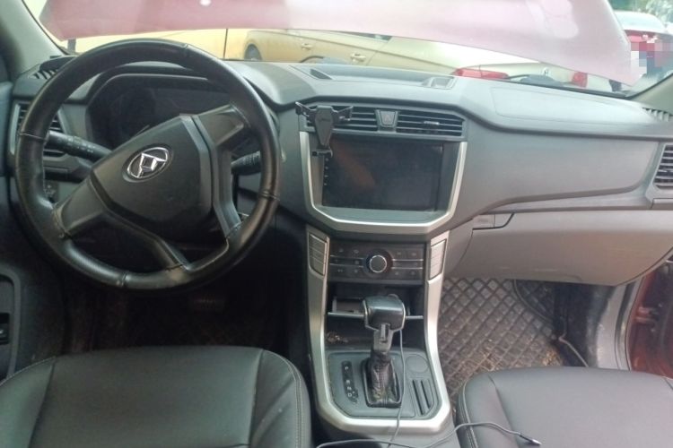 Used SAIC MAXUS T60 2017 2.8T Diesel Automatic Two-Wheel Drive High Ground Clearance Comfort Version Standard Cabin China V Emission Standard