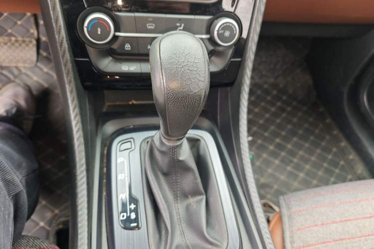 Used JMC Yusheng S330 2016 1.5L GTDi Automatic Two-Wheel Drive Prestige Edition Gear Lever