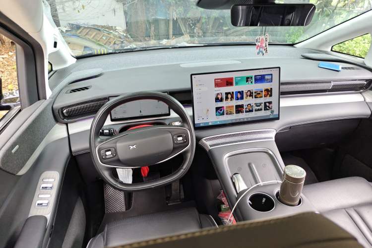 Used XPeng X9 2024 702 Ultra-Long Range Max Center Console