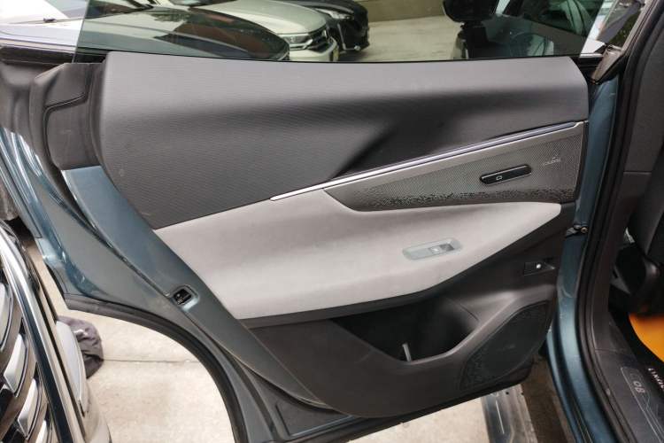 Used Lynk & Co 08 EM-P 2025 220 km All-Wheel-Drive Performance Halo