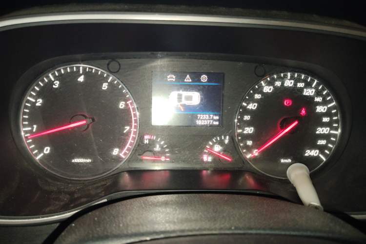 Used FAW Senya R9 2018 1.2T Manual Luxury Smart Edition
