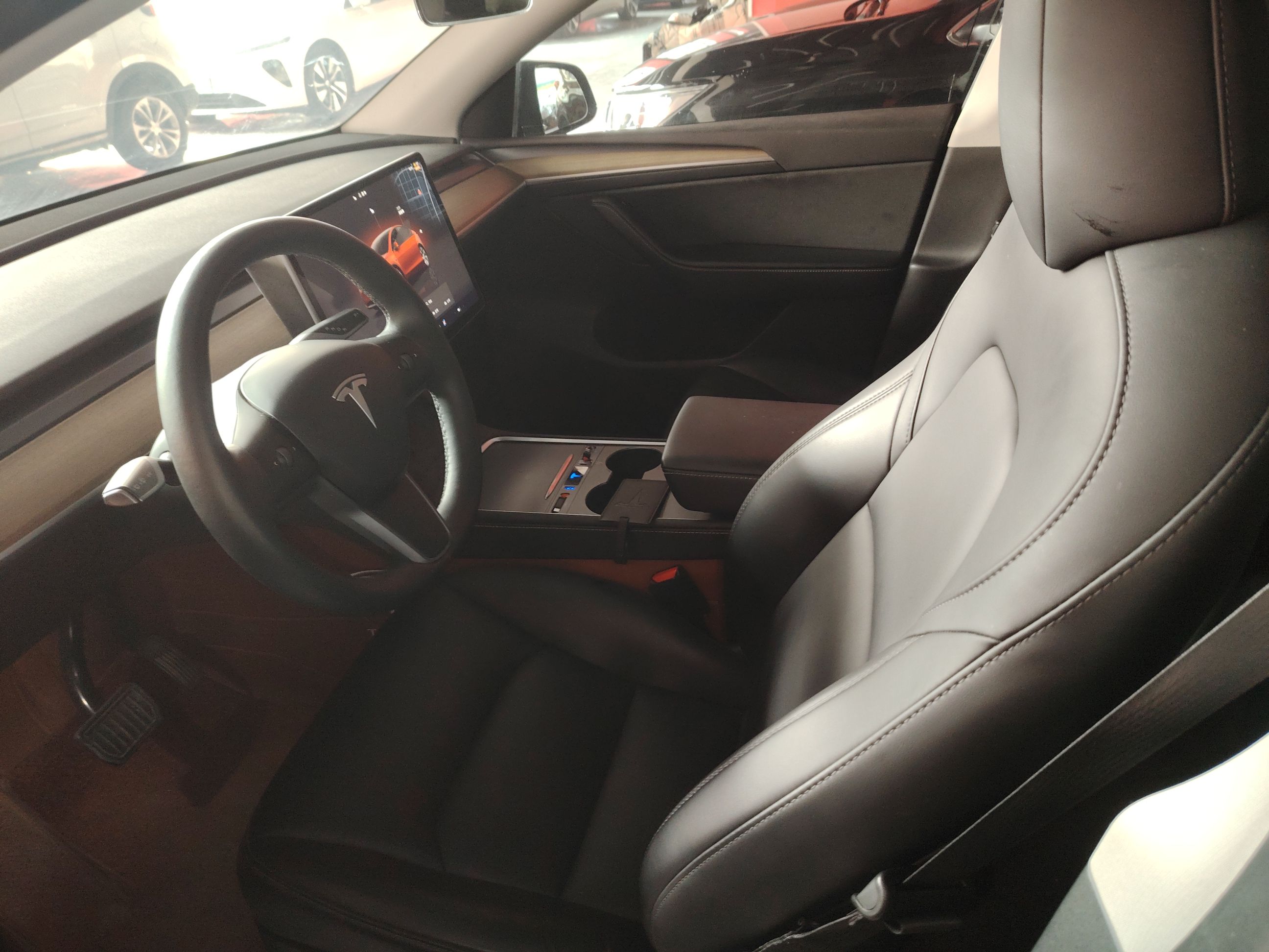 Переднее сиденье в автомобиле