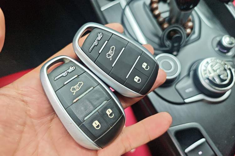 Used Alfa Romeo Giulia 2017 2.0T 280HP Luxury Edition Vehicle Key