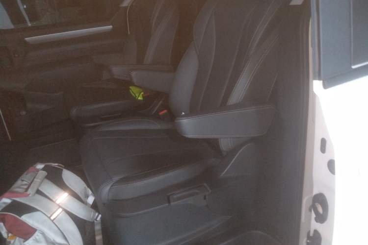 Used SAIC MAXUS G10 2023 Facelift 2.0L Manual Multi-Function Version Gasoline 7-Seater

