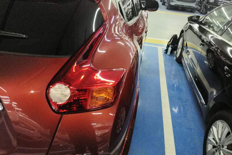 Used Infiniti ESQ 2014 1.6L Spontaneous Edition