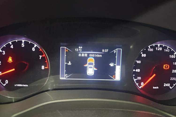 Used BYD Song 2016 GaiShi Edition 1.5TI Manual Elite Model Odometer Close Up