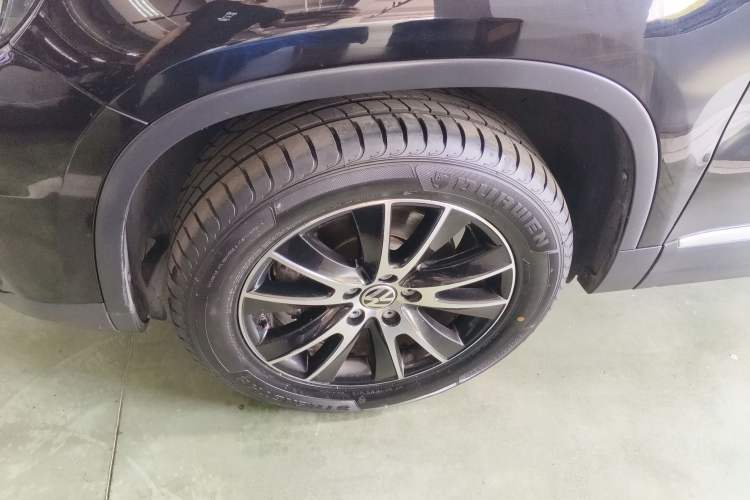 Used Volkswagen Tiguan 2016 300TSI Automatic Two-Wheel Drive Luxury Edition Left Front Wheel Hub